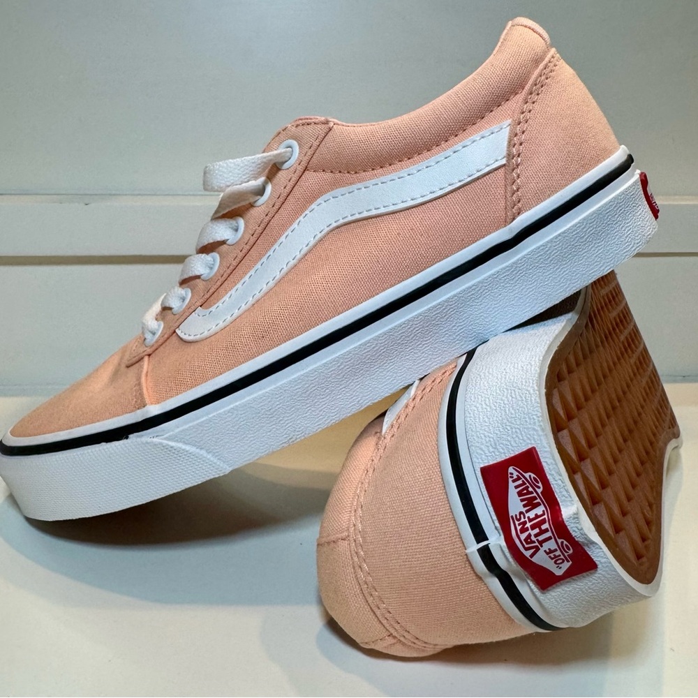 VANS Ward “Tropical Peach” Canvas Lace Up 508731 Womens Sz 6 Like New Cond